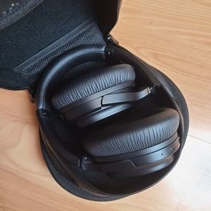 Wireless over the head Headphones